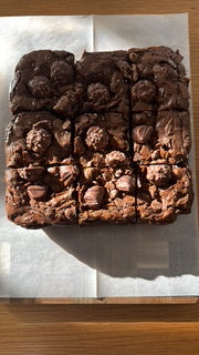 🍫 Brownie Ferrero Triple Chocolate (9 piezas)